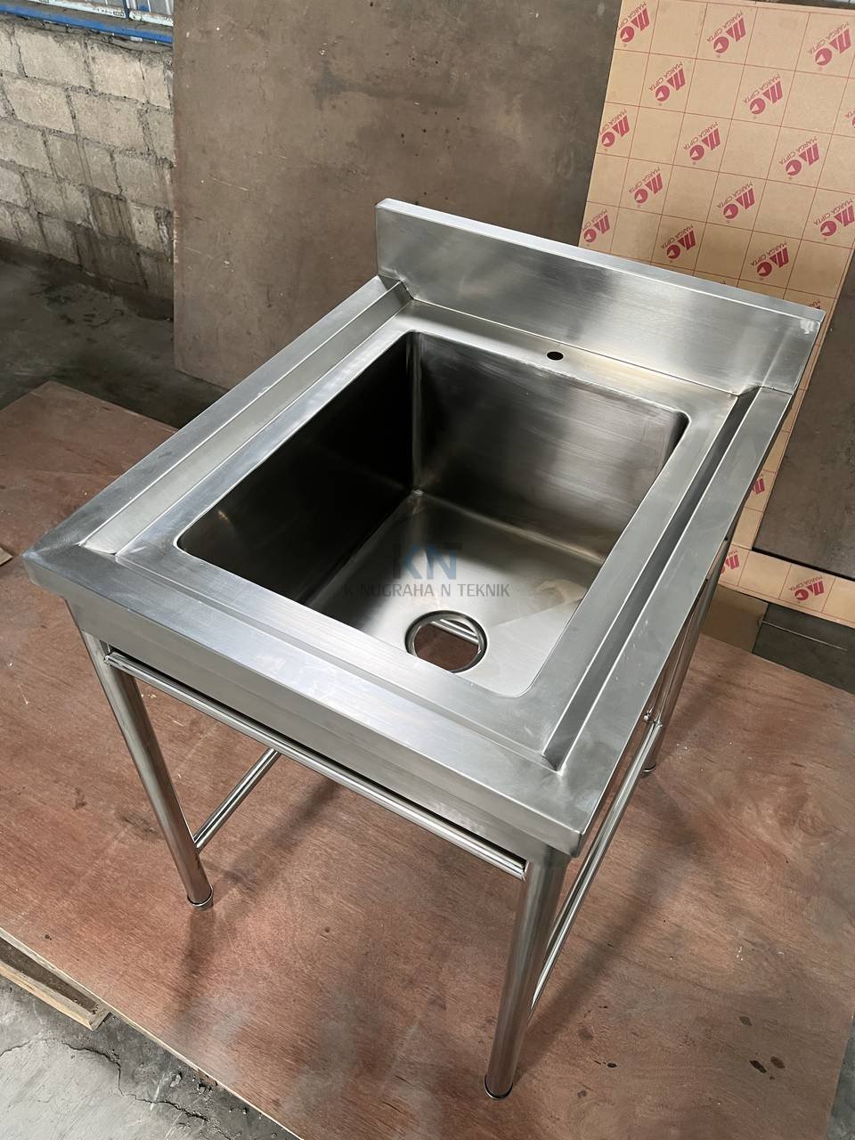 Sink stainless steel custom untuk kebutuhan dapur komersial dan industri buatan K Nugraha N Teknik